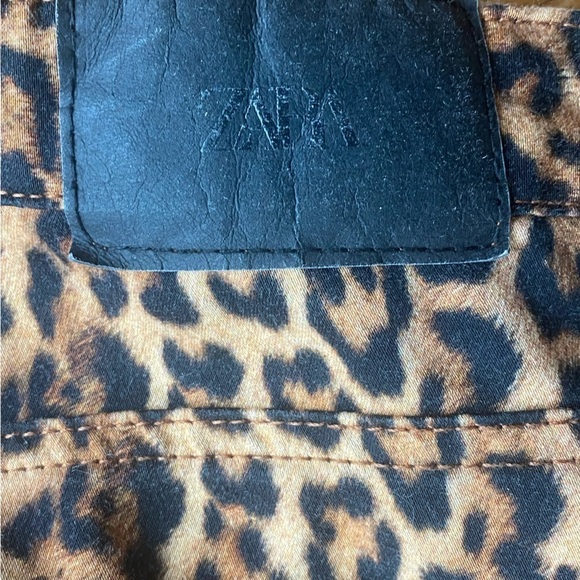 Zara Y2K Leopard Print Jeans Size 6 Emblem 90s Graffiti High Rise Zipper - Picture 7 of 9